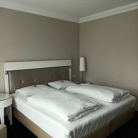 & Restaurant Schoenau Peine