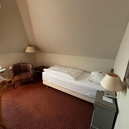 Szálloda & Restaurant Schoenau 4*