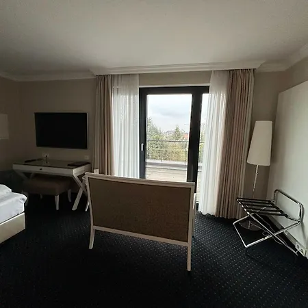 & Restaurant Schoenau 4* Peine