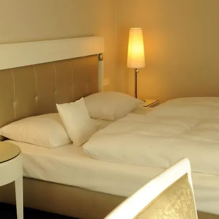 & Restaurant Schoenau 4* Peine